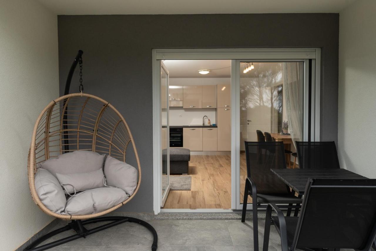 Number One Apartments Vir Exterior photo